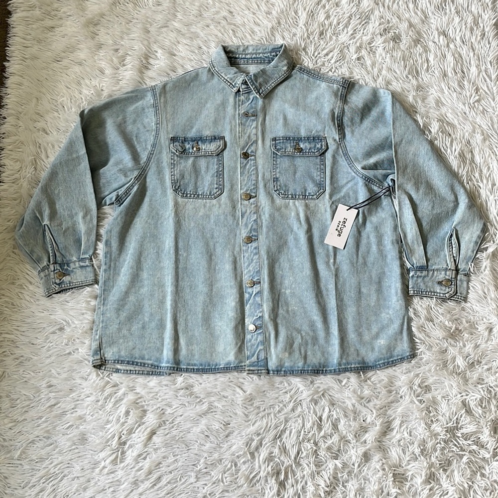 Refuge Men’s Light Blue Denim Shirt size Small